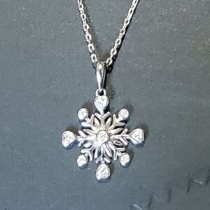 STERLING SNOWFLAKE NECKLACE